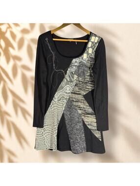 Tricotto Tunic Top Women M Medium Black Geometric Long Sleeve Round Neck Casual
